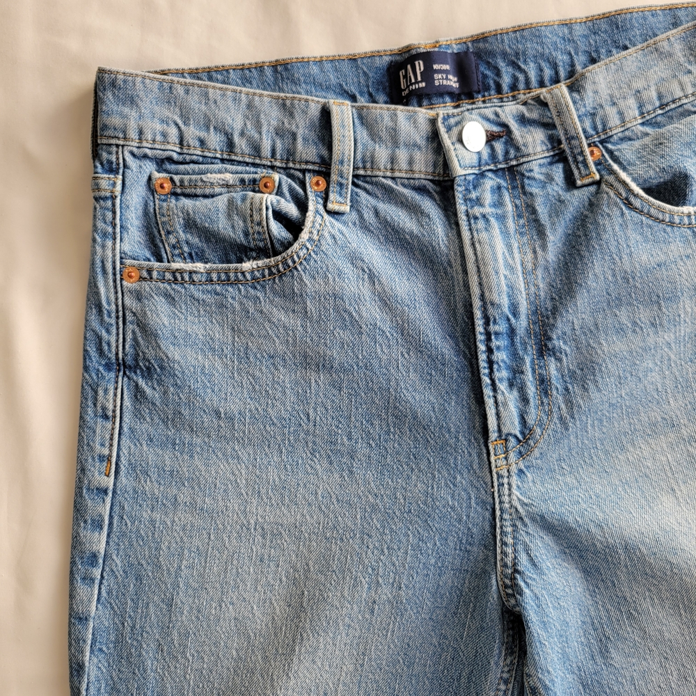 GAP Women’s Straight-Leg Jeans – Size 10 / 30R (Light Wash) - Picture 5 of 9